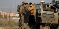 الاحتلال يعتقل شابا من قرية برقا بعد الاعتداء عليه بالضرب