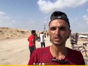 مواطنون يتفقدون آثار الدمار الذي خلفته قوات الاحتلال في أراضيهم الزراعية بمنطقة مواصي رفح