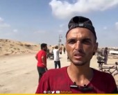 مواطنون يتفقدون آثار الدمار الذي خلفته قوات الاحتلال في أراضيهم الزراعية بمنطقة مواصي رفح
