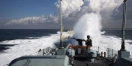 الزوارق الحربية تستهدف مراكب الصيادين شمال غرب غزة