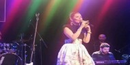 الفنانة لقاء الخميسي تقيم حفلها الغنائي وتهدى زوجها "أسمر يا أسمراني"