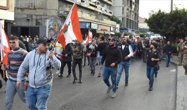 لبنانيون يحتجون على تردي الأوضاع المعيشية