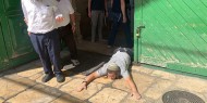بالصور والفيديو|| مستوطنون يؤدون طقوسا تلمودية عند أحد أبواب المسجد الأقصى